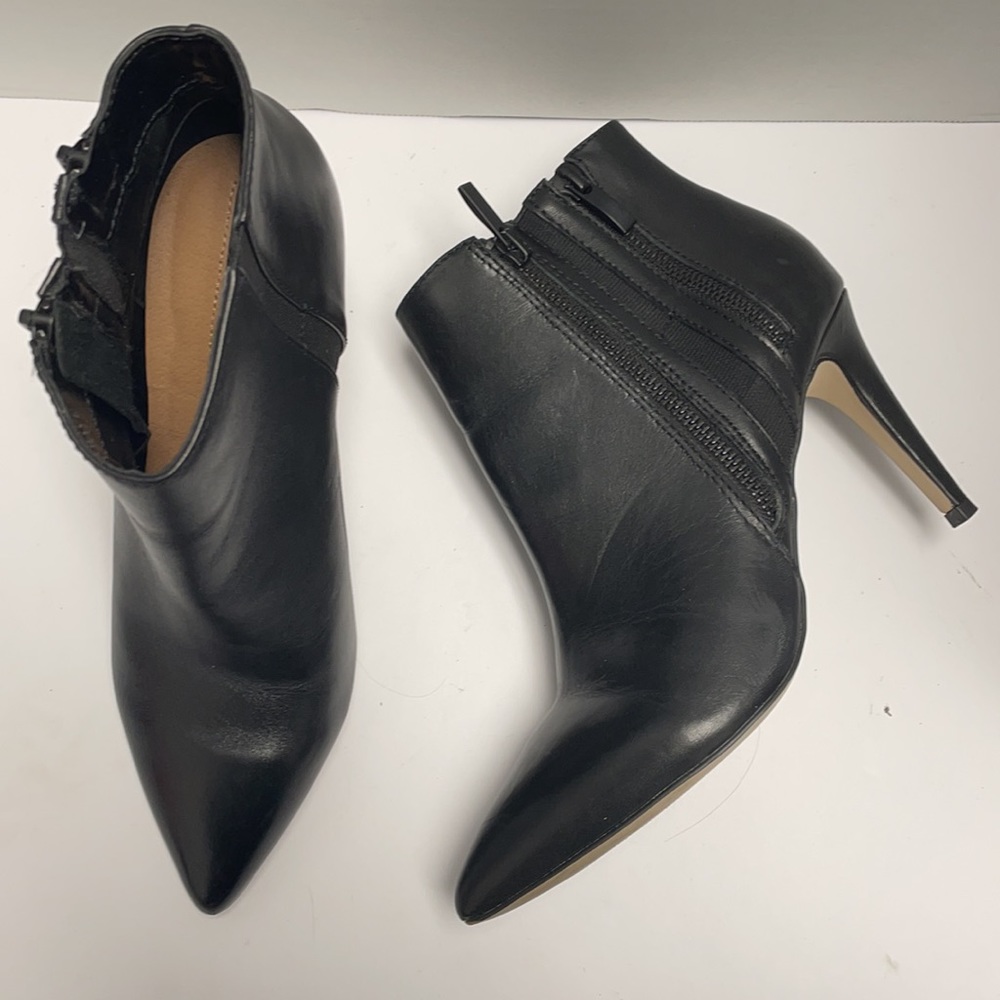 Tahari heeled leather Krave booties